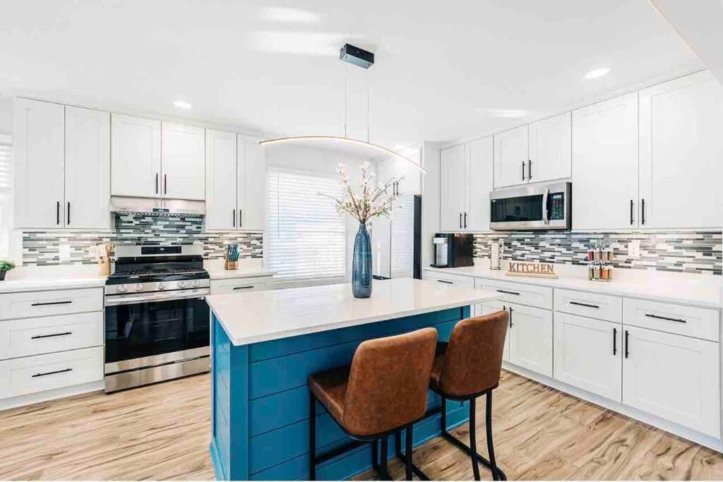Beautiful Luxury Home Freshly Renovated With Big Yard, Seating & Grill Pad Cottage Grove Zewnętrze zdjęcie