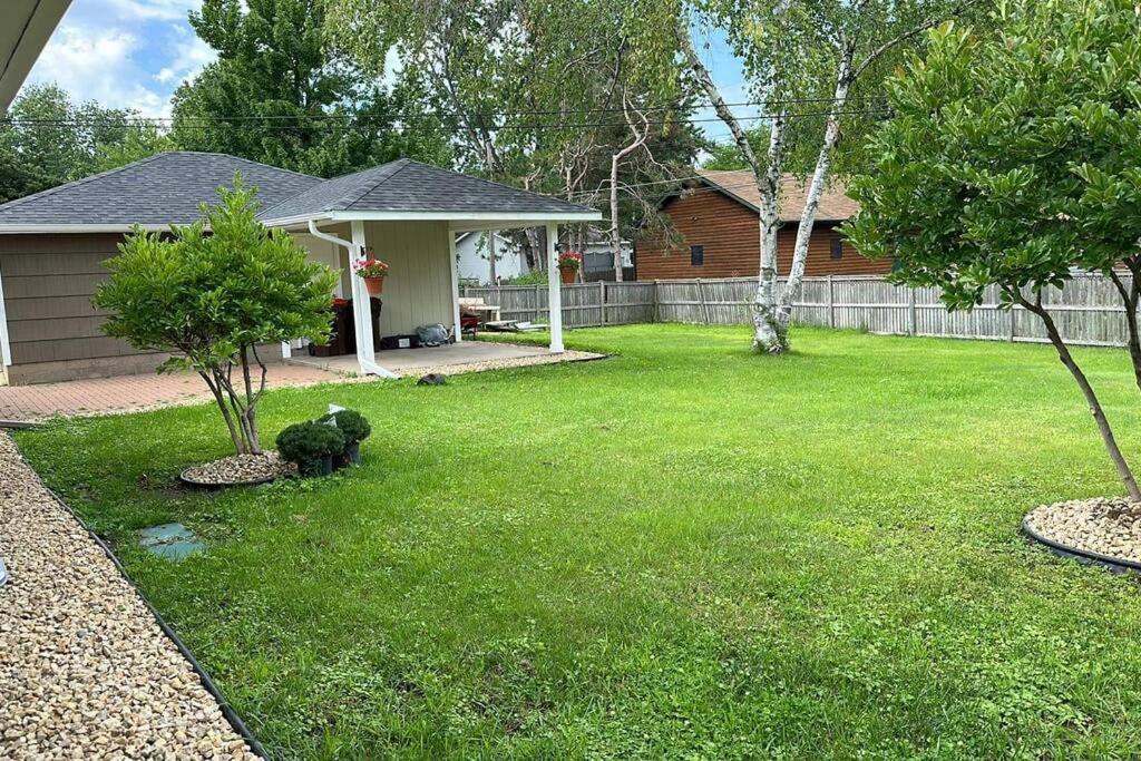 Beautiful Luxury Home Freshly Renovated With Big Yard, Seating & Grill Pad Cottage Grove Zewnętrze zdjęcie